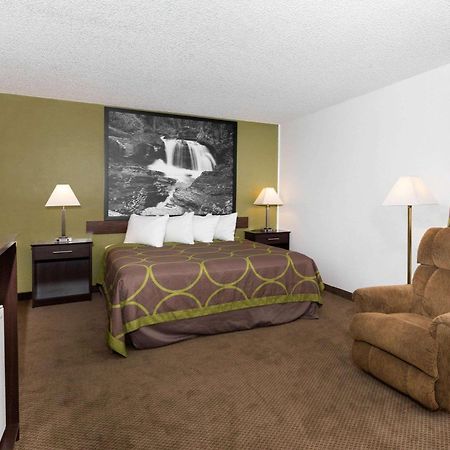 Super 8 By Wyndham Missoula/Brooks Street Hotel Exterior photo